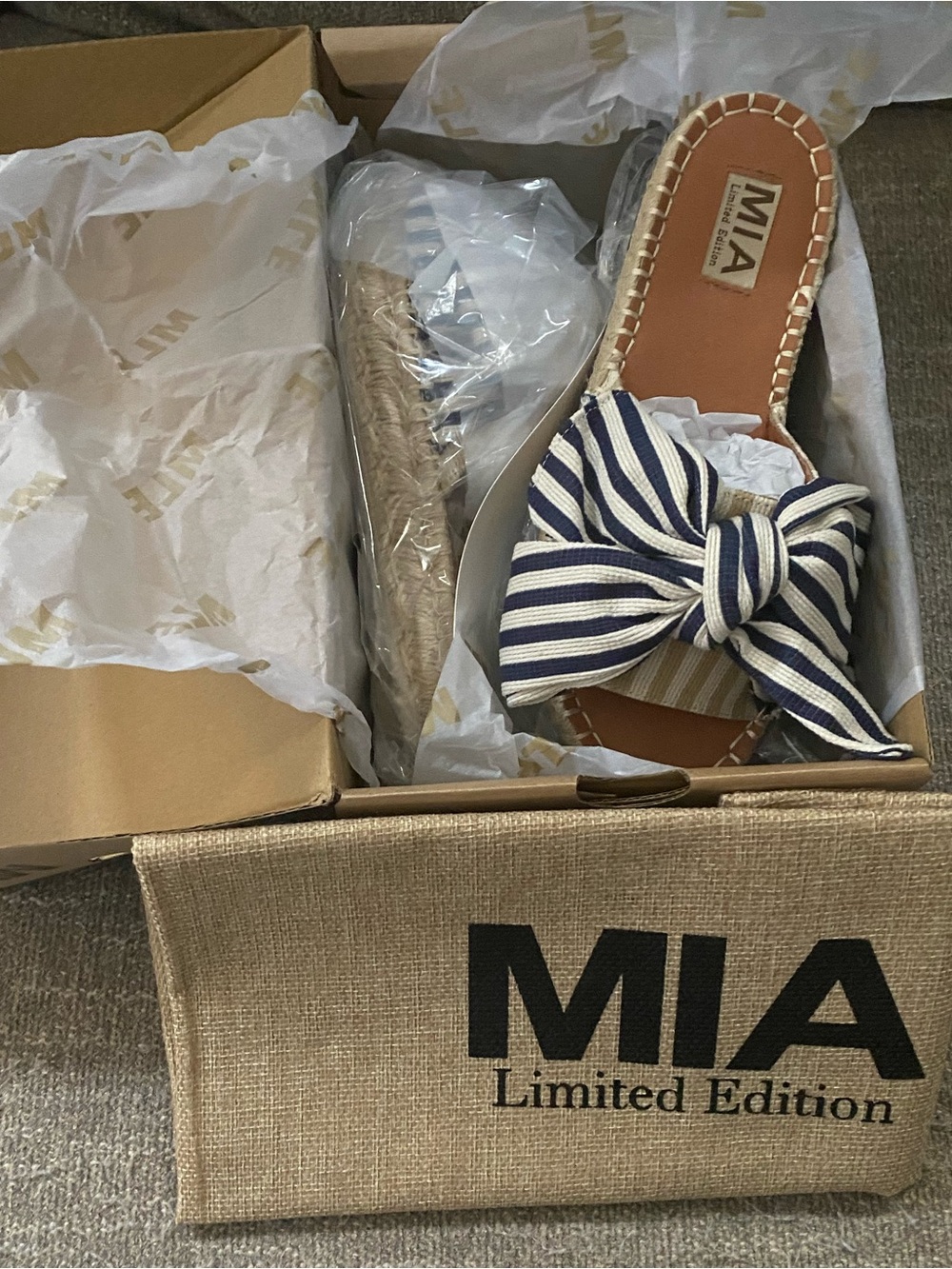 MIA Women’s Navy and White Striped Bow Slide NEW Great for July 4th Size 7